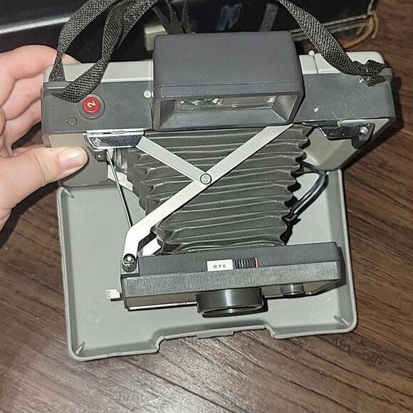 Polaroid Black & White/Color 104 Vintage Camera with accessories - Picture 9 of 12